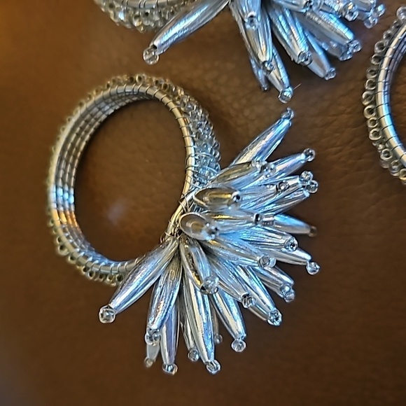 CYNTHIA ROWLEY Set of Four Starburst Holiday Beaded Napkin Rings - Picture 4 of 7